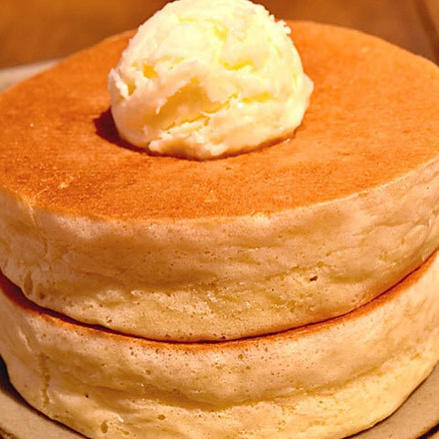 東京カレンダー ペドラブランカ の ホットケーキセット バターがとろけて焼き目にしっとりしみ込んでいく様子に 食欲を刺激される 東京カレンダー 東カレ Tokyoca Ciao Nihon