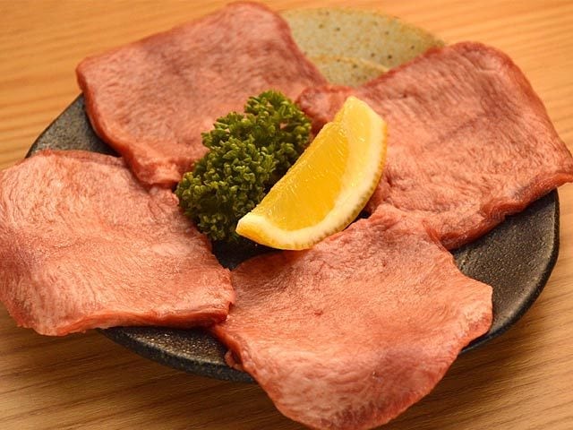 東京カレンダー 渋谷区神泉に本店を構える焼き肉の名店 永秀 の2号店となる 永秀 三軒茶屋店 名物は 牛タン塩 でタンの中心部分の柔らかく 風味のよい部位のみを提供 焼き上が Ciao Nihon