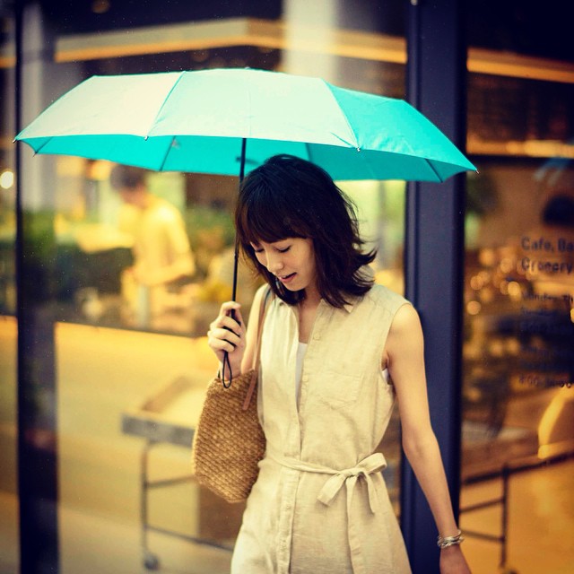 Uniqlo ユニクロ 突然の雨に コンパクトアンブレラ 持ち運びにも便利です Uniqlo ユニクロ 傘 梅雨 Umbrella リネン リネンコットンワンピー Ciao Nihon