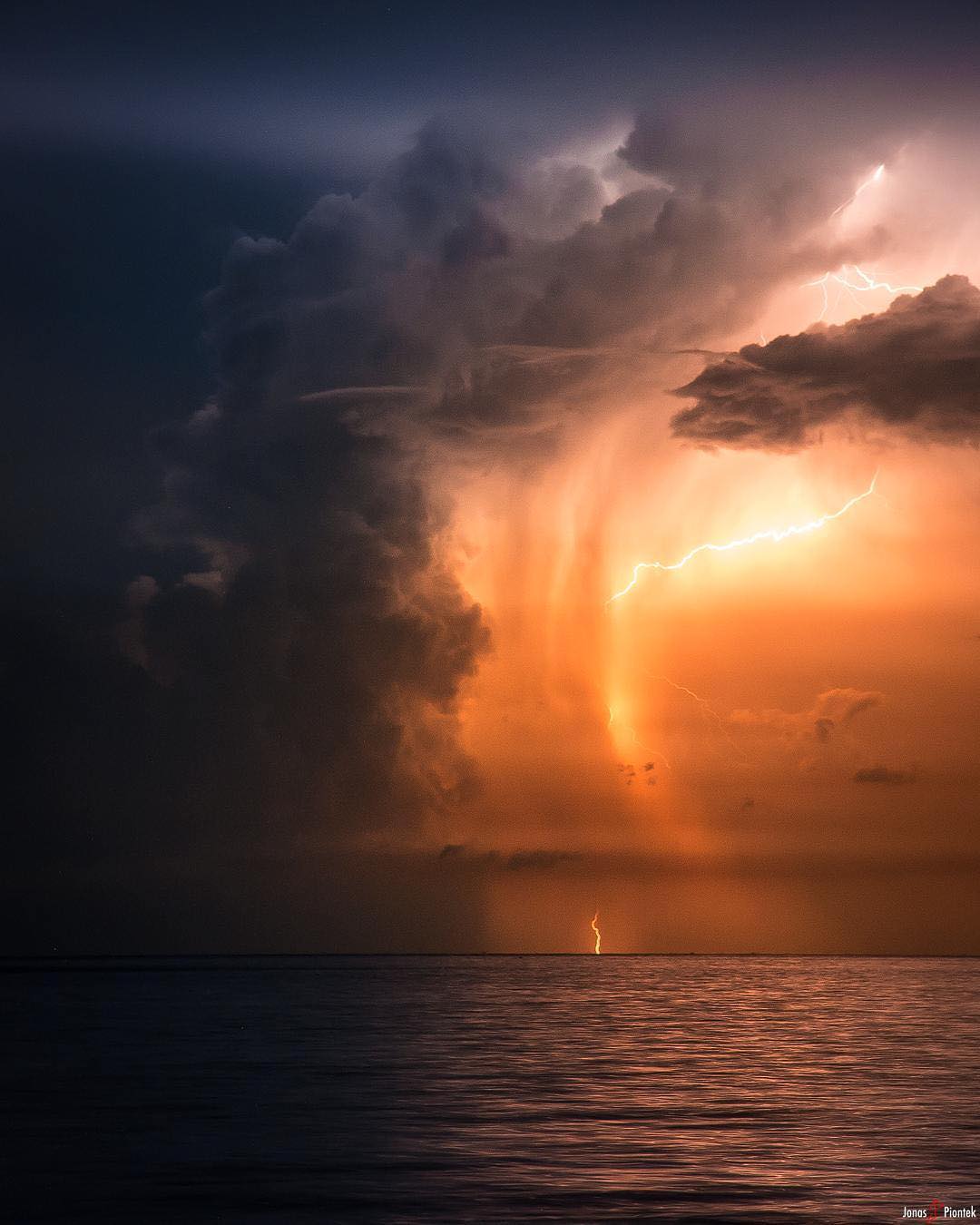 Canon Photography: An amazing slide of the intense thunderstorm ...