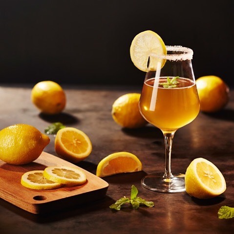 東京カレンダー 自家製レモネードと合わせる レモンビアサワー は レモンサワーのようにすっきり飲めて ビールが苦手な人 にもオススメ レモンの酸味とホワイトビールの華やかな香りが Ciao Nihon