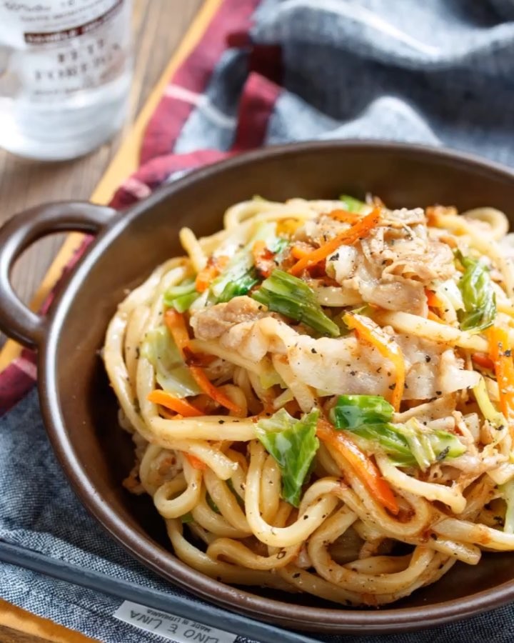 Yuu 豚肉とキャベツのおかかバター醤油うどん 節約レシピ レンジ 残り野菜 冷蔵庫のお掃除 麺 うどん 調理時間 10分 お休みの日の Ciao Nihon