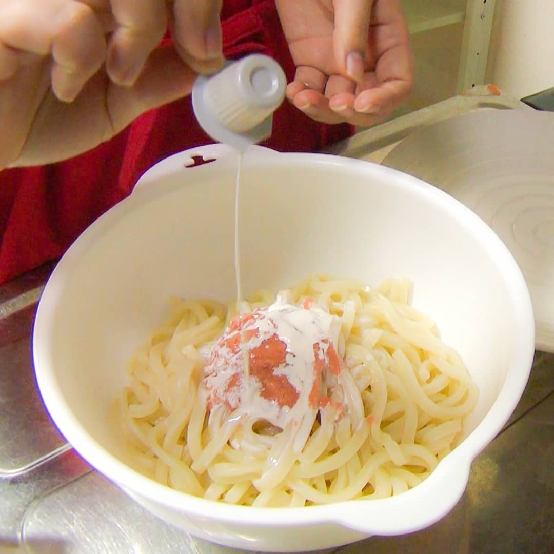 Kajiyarou いかちゃんの 塩辛とたらこのクリームうどん 冷凍うどん1玉をレンチンし解凍する 市販のたらこパスタソース1袋をあえる 熱いうちにコーヒ Ciao Nihon