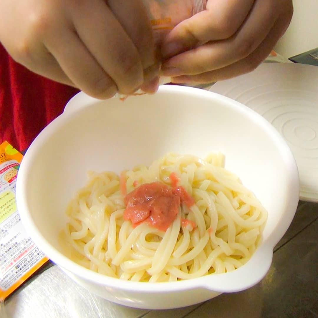 Kajiyarou いかちゃんの 塩辛とたらこのクリームうどん 冷凍うどん1玉をレンチンし解凍する 市販のたらこパスタソース1袋をあえる 熱いうちにコーヒ Ciao Nihon