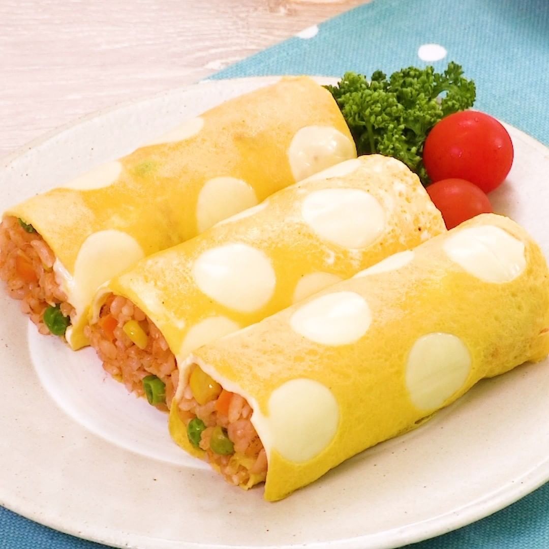 Delish Kitchen 子供も大人も大好きなオムライスをアレンジ 水玉チーズオムロール 調理時間 約分 卵焼き器を使ってオムロールを 作ります 卵焼き器で作るからとっても簡単 Ciao Nihon