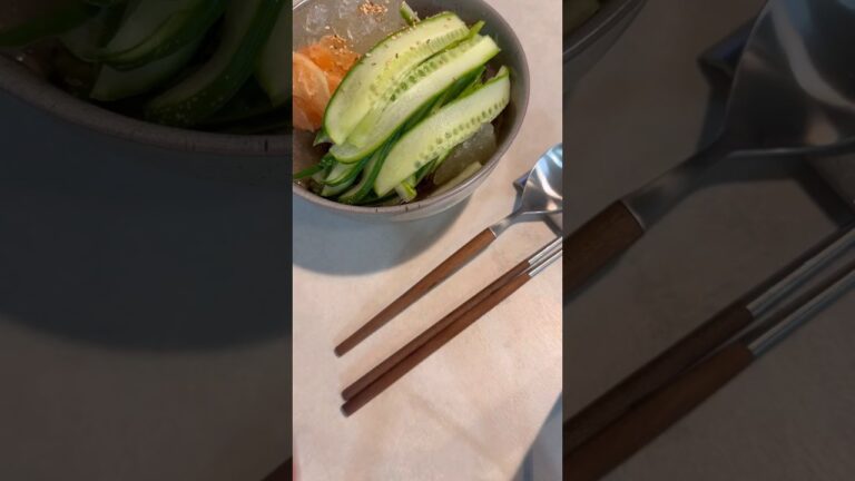 벌써 폭염주의보? / 이번 여름은 시원하고 아삭한 오이 가득 냉면이다. “오싫모 시청금지”Korean cold noodle with cucumber /"Naengmyeon"